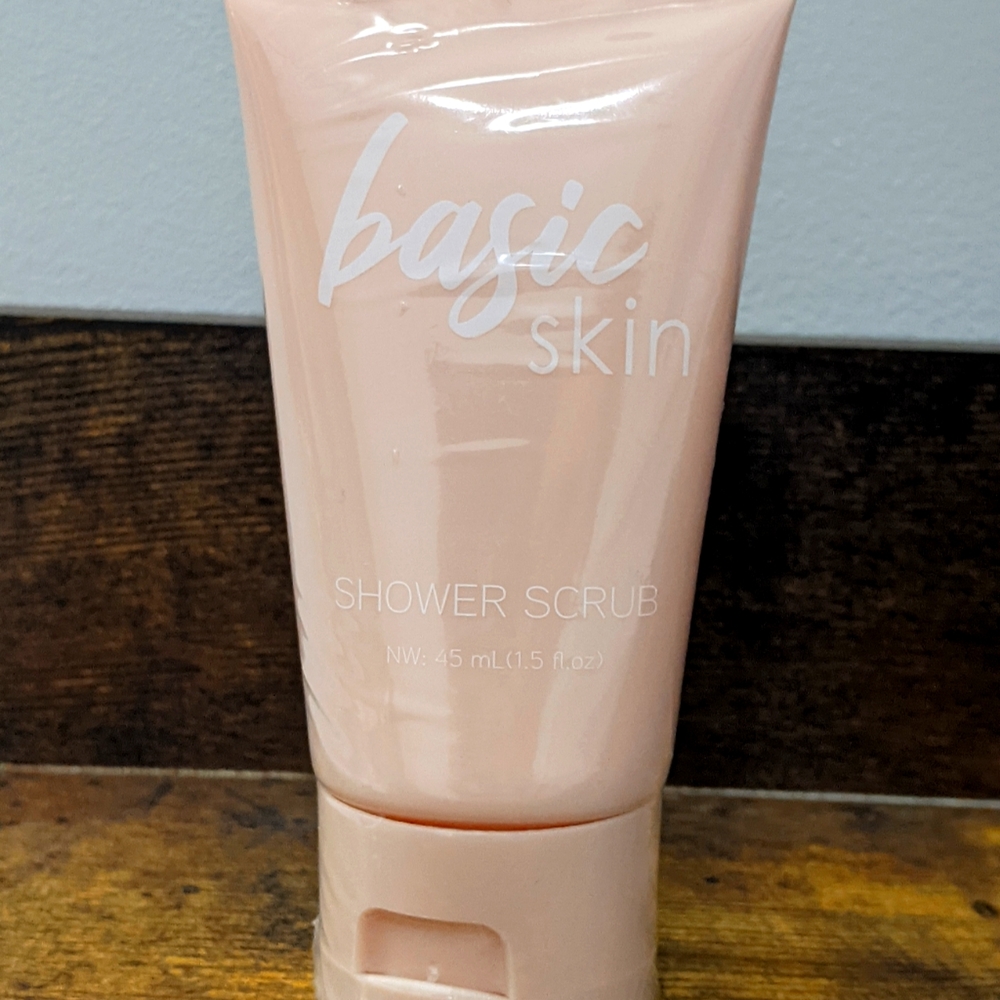 BASIC SKIN shower scrub brand new 45ml